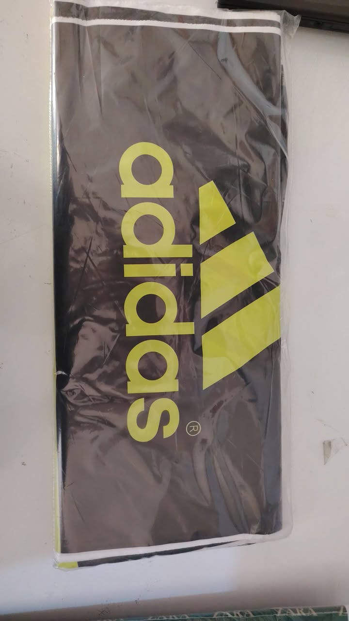 لكل أصحاب محلات الملابس والبراندات.. تميزوا بأرقى التعبئة مع "نايلو"! 🛍️✨
​انطباع زبونك يبدأ من كيس التسوق! وفرنالكم من بيج نايلو، أكياس (علاليك) نايلون تركية متينة وفخمة، مصممة خصيصاً لتناسب محلات الملابس وتزيد من أناقة بضاعتك.
​القياس: 40 × 50 سم (القياس المثالي والأنسب للقطع والفساتين والسترات).
​العدد: 50 قطعة في السيت الواحد.
​🔥 عرض الجملة الأقوى: كل 10 سيتات بسعر 35 ألف دينار بس! 💥
​اضمن الجودة، المتانة، والمظهر الفخم اللي يستحقه براندك.
​📥 للطلب والاستفسار: راسلنا على رسائل الصفحة (الخاص) أو اترك تعليقاً وسيتم التواصل معك فوراً.
🚚 متوفر خدمة توصيل سريعة لكافة المحافظات وأصحاب المحلات.
للتواصل واتساب ***********
