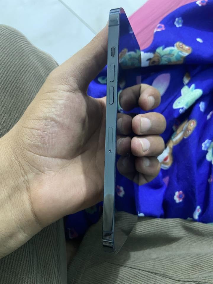 12 برو ماكس بطارية 80 ذاكرة 512 جهاز مكفول ممبدل بي شي بس وكع ب مي وفيس إيدي طفه اعتقد يصلح و شوي كامرات بيها اثر رطوبه بس كله شغال وكامل مكمل مماثر ب شي للبيع أو مراوس سعر 350 بي مجال بسيط مكان بغداد أو ديالى 
*********** واتس فقط
