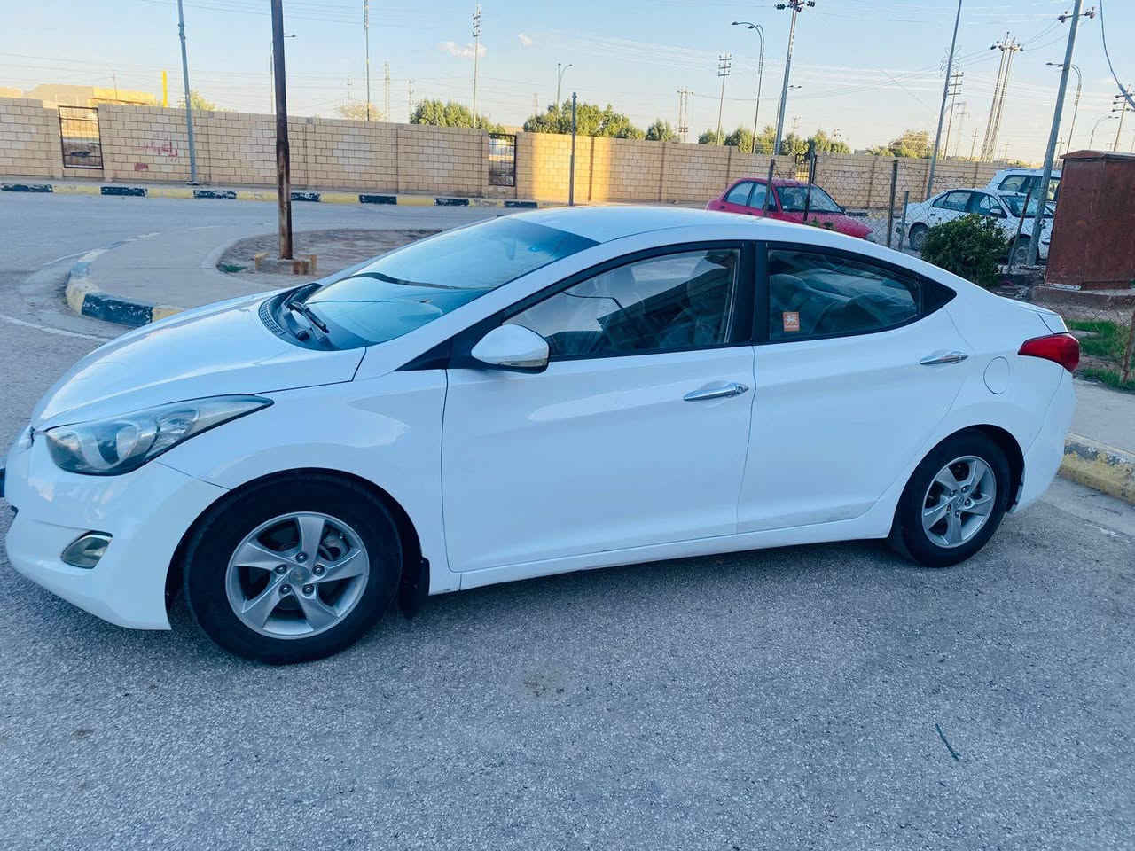 سلام عليكم للبيع النترا افانتي ٢٠١٢ محرك ١٦٠٠ سيارة جاهزه من كلشي السعر ٩٥ وبيها مجال اتصال ***********
