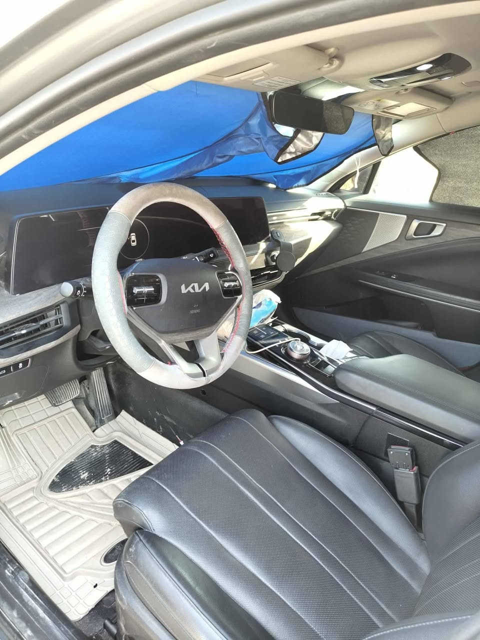 سيارة كيا K8 للبيع
═══════════════════════
المواصفات:
المصدر: وارد كوري.
الممشى: ٩٣ ألف كيلومتر.
المحرك والكير: نظافة كاملة، مكفولين من أي ضرر أو صبغ.
الميزات:
كامل المواصفات:
مقاعد (كشنات) مع خاصية التدفئة والتبريد.
تدفئة مقود.
مرايا شفط.
نظام ترحيب.
٣ أنظمة قيادة: Normal, Sports, Eco.
كاميرا ٣٦٠ درجة.
حساسات أمامية وخلفية.
رادار.
نظام تحديد المسار.
كير ماوس.
خاصية Hold Drive.
الأوراق: رقم بغداد جديد.
 ═══════════════════════
 السعر 210
══════════════════════
للتواصل:***********

