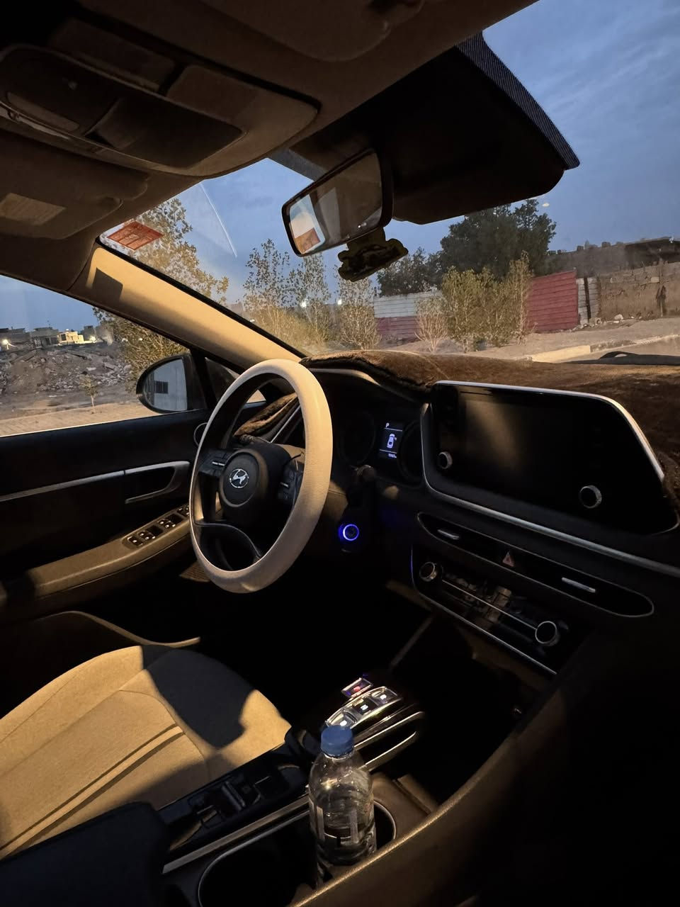 سلام عليكم سونتا للبيع موديل 2020 وارد امريكي محرك
2500  رقم بغداد مشروع وطني  بدون حادث سياره دعاميه فقط ورصعات خفيفه اثر حالوب بدون دواخل ولا ايرباك  ماشيه 90الف مكانه سياره بصره145 السعر
***********
