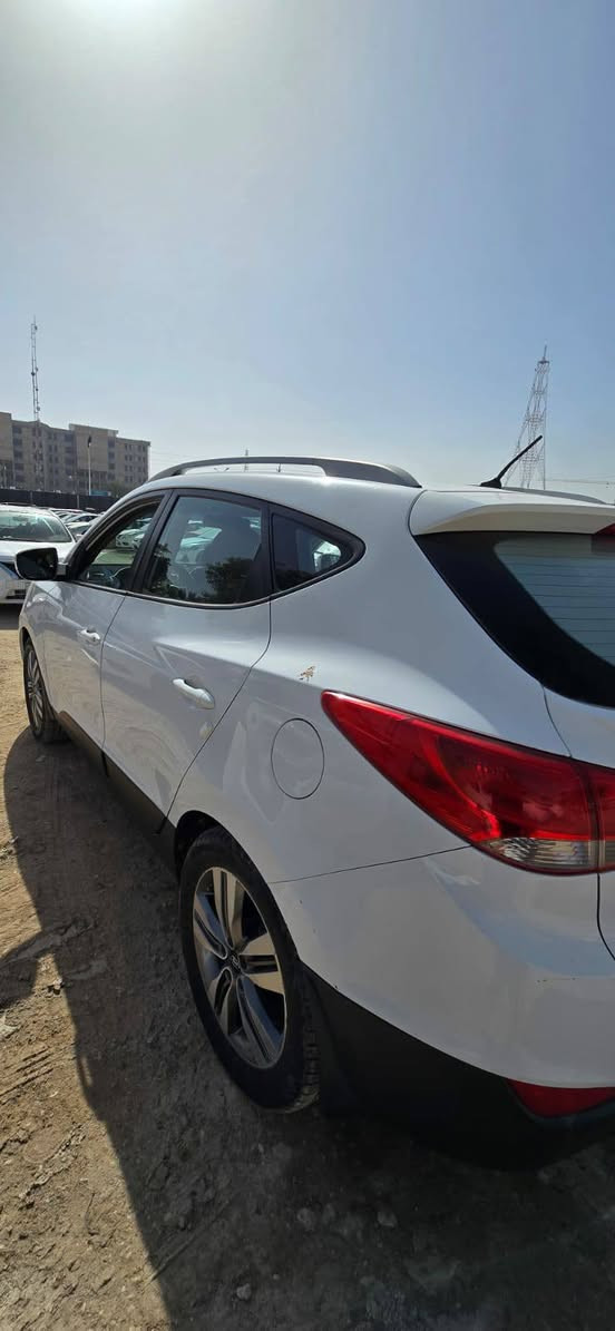 السلام عليكم
للبيع توسان موديل 14 كفاله من الضربه والتبديل والصبغ  ماعدا رصعات بسيطه سونار مرفق رقم نجف باسمي مداور ثاني يوم كير محرك خير من الله جانيه السياره مكاني نجف قضاء المناذرة سعر 145 للإستفسار ***********
