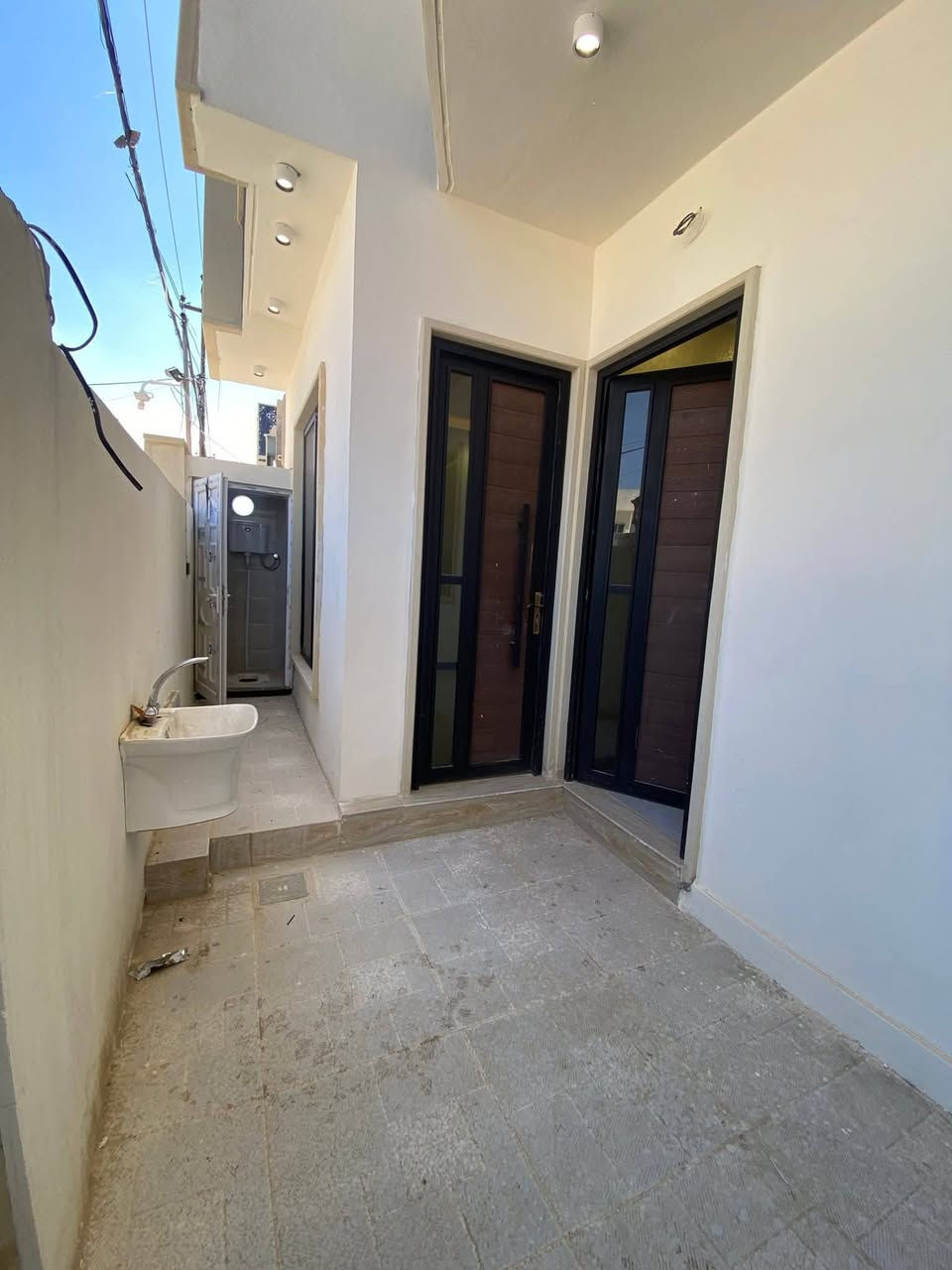 للبيع دار سكني موقع مميز حي السماح الأركان قرب متوسطة نبض العراق
مساحة الدار🏠 : 90 متر واجهة 10 متر (ركن)
سند طابو ملك صرف شرط التحويل📄
خدمات كاملة ماء💧 وكهرباء 🛰وتبليط🛣
 تفاصيل الدار :🏠
الطابق الاول : غرفة نوم وهول ومطبخ واستقبال وصحيات وكراج 
الطابق الثاني: ثلاثة غرف نوم وصالة و صحيات و بيتونه 
________________________________________________
للإستفسار الاتصال ع الارقام التاليه 
***********📞
***********📞
مكتب عين لتجارة للعقارات والمقاولات العامه نستقبل جميع العروض العقارية يوجد لدينا بناء بيوت نظام اقساط💸
الموقع حي السماح الأركان شارع ٢٠ مقابل ماركت العلي 📍
