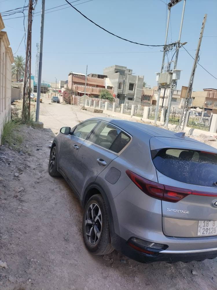 السلام عليكم 
للبيع كيا سبورتج موديل22
رقم بابل الجديد باسمي
ماشيه52
مكينه2400 جي دي اي
شاشه 
كاميرا 
ويل كب
تبريد امامي و خلفي 
السياره جديده وجاهزه
بدون صبغ
بدون تبديل
فقط بارد بخشم البنيد
صور الحادث بالمنشور 
السعر168
مكاني بابل شارع60 مجسر الثوره 
***********
*********** حلة, بابل
