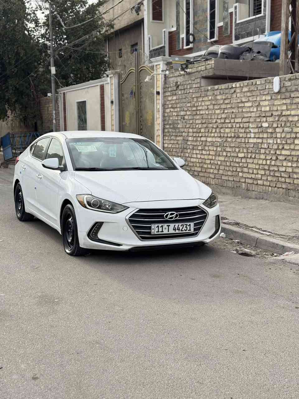 السلام عليكم.  ❤️❤️
النترا 2017
محرك. 2000 
سيارة جديدة 
مدوشمة عام 
تخم تاير جديد 
كير ومكينة كفالة وممفتوحات

وارد امريكي 
حادثة وصور وسونار موجودة
صبغ بنيد (((
((وبيهة شوي كشور علا حطتهن عايفهن))
 بيها طخه حافه البنيد  صطحي
بدون ايرباك شوصي لغود مكفولة

السعر.      117$$.   
 العنوان بغداد

للتواصل  ***********
