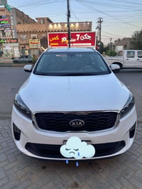 كيا سورنتو وارد أمريكا البيع موديل 19  ماشيه 115   محرك 6  7 راكب حادث...