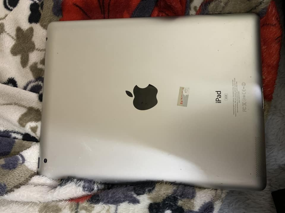 للبيع ايباد 6 يصلح للدراسة جديد شخط مابيه الجهاز كامل مع ملحقاته وشاحنتة ذاكره 32 حجم كبير سعر 70 وبيه مجال مكان نجف للاستفسار واتساب ***********
