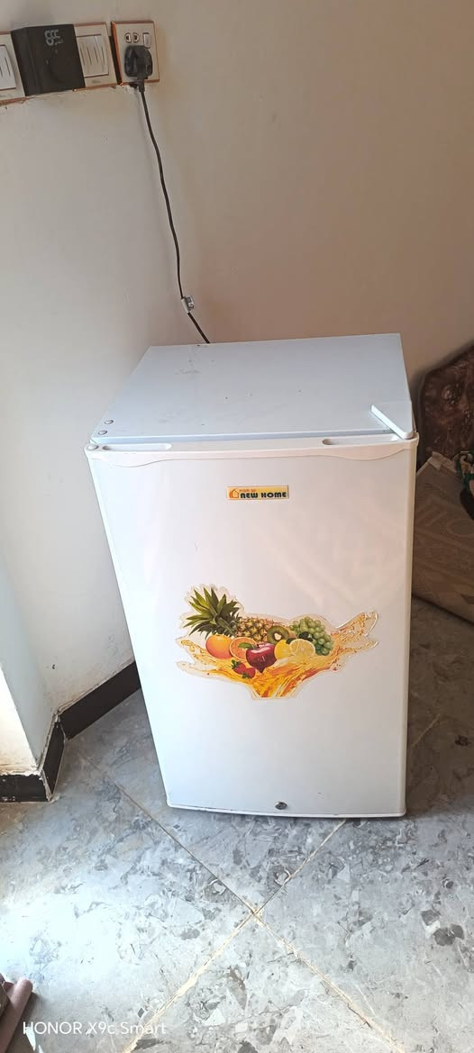 ثلاجه نظيفه كلش شرط التجميد للبيع ب ٧٥ الف للتواصل ***********
