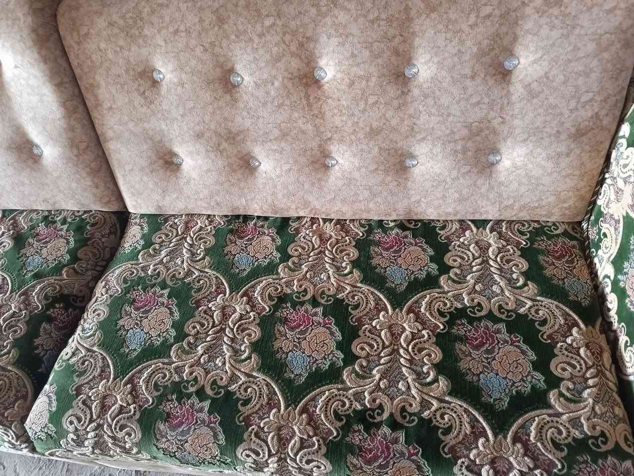 ديوان ١٧ متر تسكام نظيف مالي ضرر سعر ٦٠٠ . شارع ٨٠
***********
