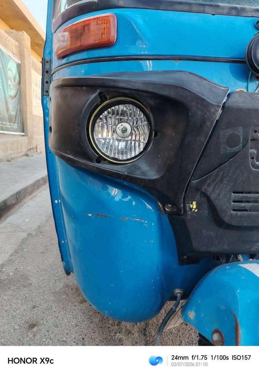 تكتك دوات نضيفه نضافه 90 بل ميه بدي بيه طخه قليله ومكينه كفاله ما عده كلجات مبدله دوات ولا ورقه بيها حتا رقم شاصي حاكه  مديل 22  سعر خاص رقم هاتف ***********
