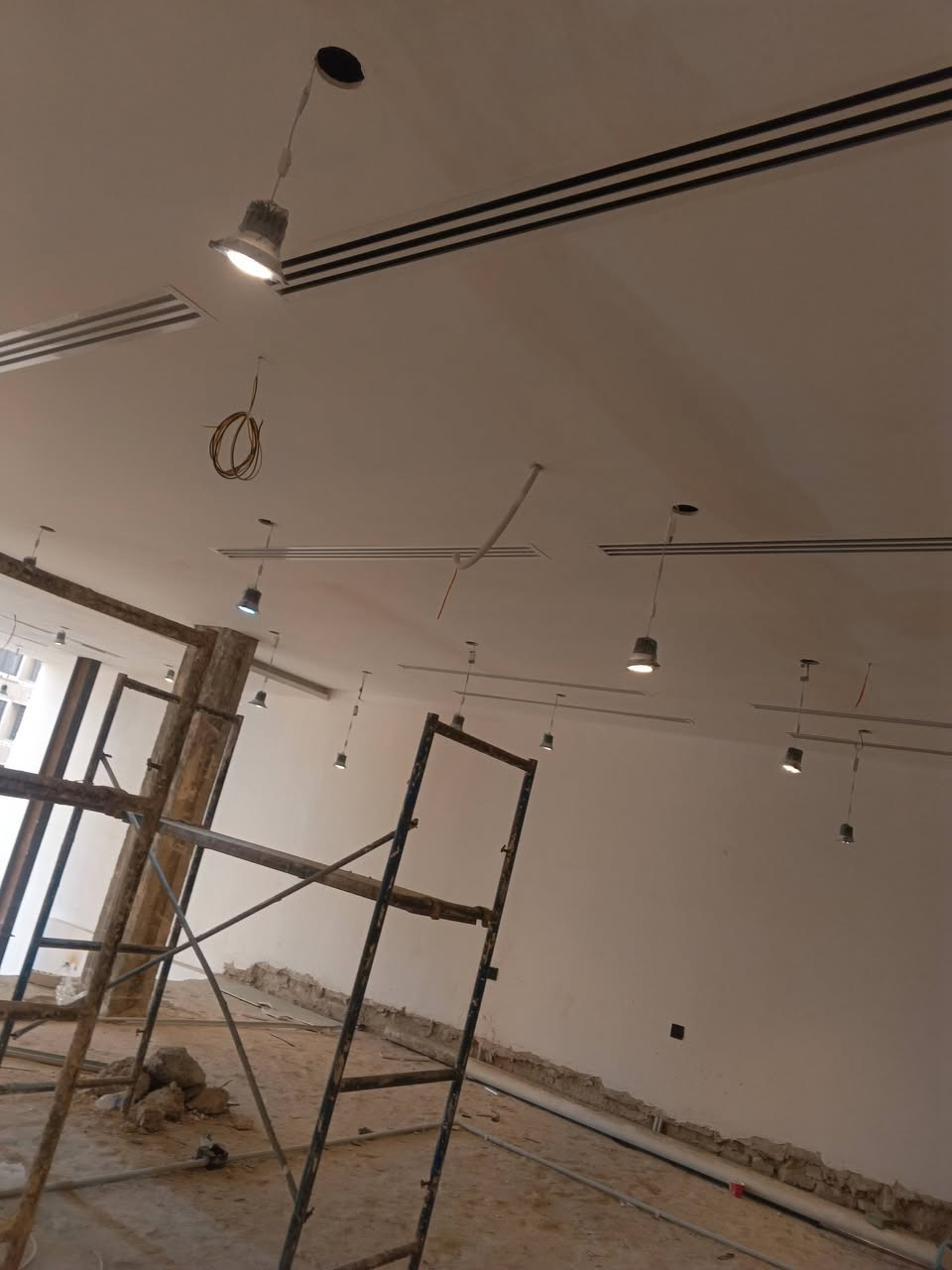 السلام عليكم ديكورات جبسن بورد على المتر وقطعي داخل بغداد باسعار مناسبه تواصل مازنجر او واتساب ***********
