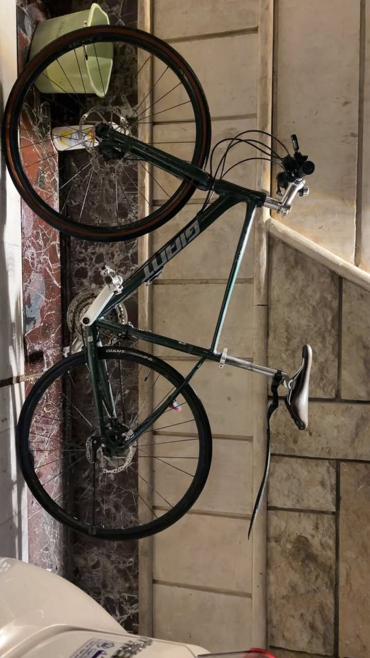 السلام عليكم للبيع جاينت سكيب حديث بريكات دهن سستم التوس 8*3 تايرات ثنينهن مختم جاينت الدراجه مفوله وكلش نضيفه واي نقص ما بيها وعل خير عل ياخذها🤍
السعر 265 الف وبيها مجال🌟
لتواصل واتساب *********** 
📍زيونة 710
