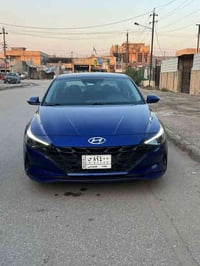 للبيع | Hyundai Elantra SEL 2021 لون أزرق مميز — محرك 2.0 لتر — ماشي 3...