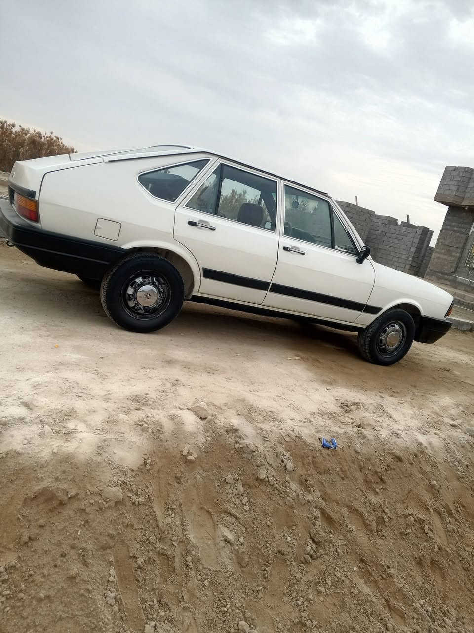 سلام عليكم سياره للبيع برازيلي موديل 1988 محرك وكير جديد رقمه الانبار سعره 45 بيه  مجال مكان سياره فلوجة ***********
