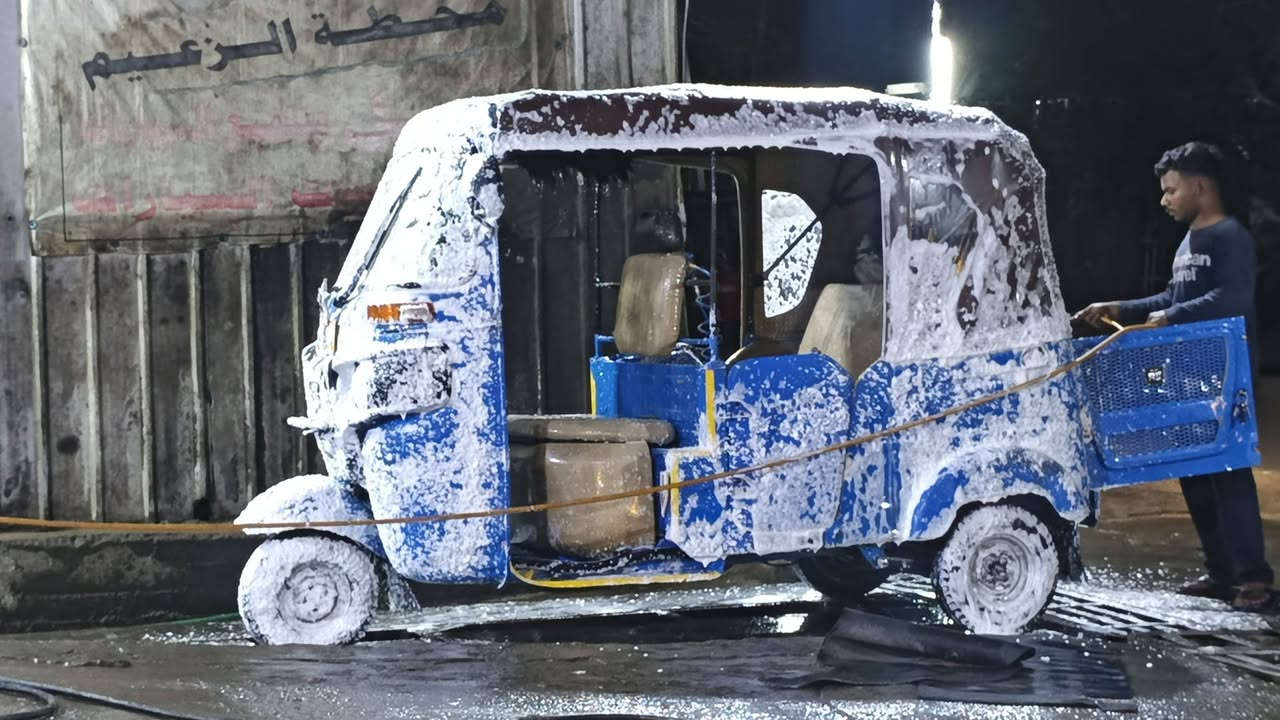 سلام عليكم ورحمة الله وبركاته مرخصه الادمن 
تكتك موديل 2021 داخله 2022 رقم وسنويه 
المكينه كفاله تكتك حلوة ونضيفه شغل واطلع مال جناي 
بيهه مسجل دبل + دمام + لايتات زنون + تخم تاير جبلي + دوشمه تكتك خير من الله ونصبتهه كلش حلوة 
العنوان مدينة الصدر 
رقم ***********
