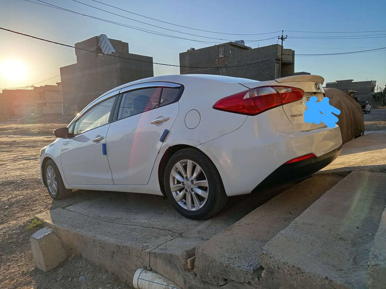 السلام عليكم توجد لدي سياره سيراتو بغداد خصوص ابيض موديل 2016 حجم المحرك 1800السياره كامله من جميع النواحي المحرك والگير والصدر والتايرات وكل ما متعلق بلسياره السعر 130 وللاسفسار الاتصال على الرقم *********** العنوان بغداد السياره وارد خليجي
