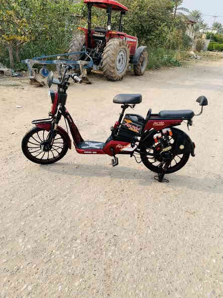 السلام عليكم دراجة شحن موديل ٢٤ كامله مكمله مابيها اي نقص بطاريات جدد شديتهن صار سبوع عل فحص والضمان مكاني ديالى بعقوبه ٢٥٠ وبيها مجال قليل 
 
***********خابرني ودلل موجود خاص ايضا
