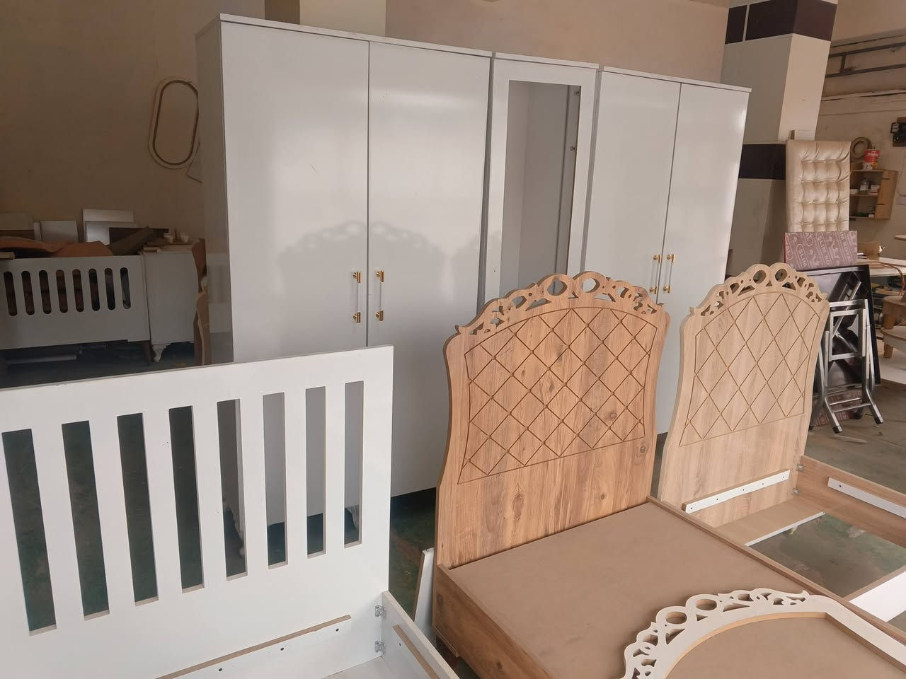 🌙 بمناسبة شهر الخير وقرب عيد الفطر المبارك 🌙
محل اسطه  هاشم النجار يقدم لكم أقوى العروض والتخفيضات على الأثاث والموبيليات🛋️✨
جهز بيتك بأسعار ما تتقارن:
كنتور (بابين): فقط بـ 175,000 دينار.
كنتور (3 أبواب): فقط بـ 300,000 دينار.
سيسم (نفر واحد): فقط بـ 100,000 دينار.
سيسم (أطفال): فقط بـ 100,000 دينار.
ميز تواليت: تشكيلة واسعة من الموديلات والقياسات الحديثة.
📍 العنوان: كركوك - ساحة الطيران - مقابل عالم الحلويات.
📞 للاستفسار: ***********
موبليات اسطه هاشم نجار   جودة وأسعار تناسب الجميع
