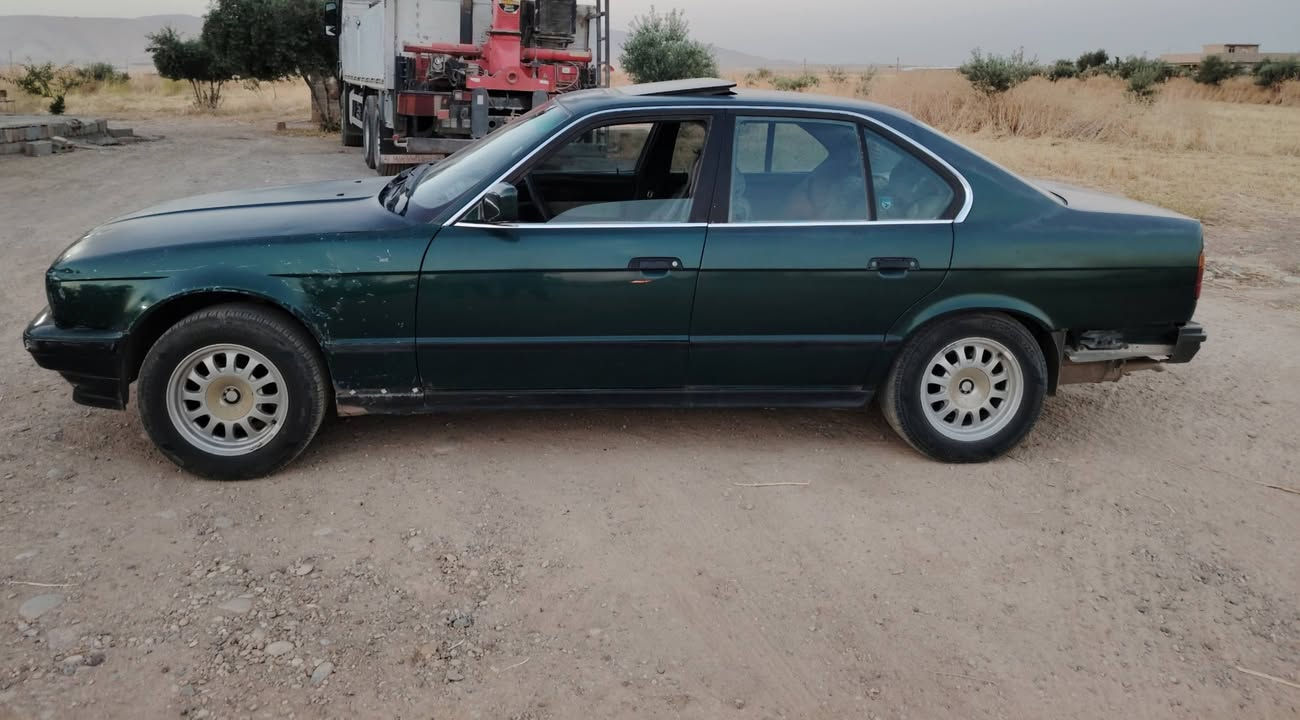 السلام عليكم
للبيع
بي ام دبليو 520 فول عادي
موديل 89
محرك فل
محرك وگير بشرط
فتحة بالسقف بلادي
شرط تحويل 
كوبون بانزين
مكاني سهل نينوى

الهاتف ***********
