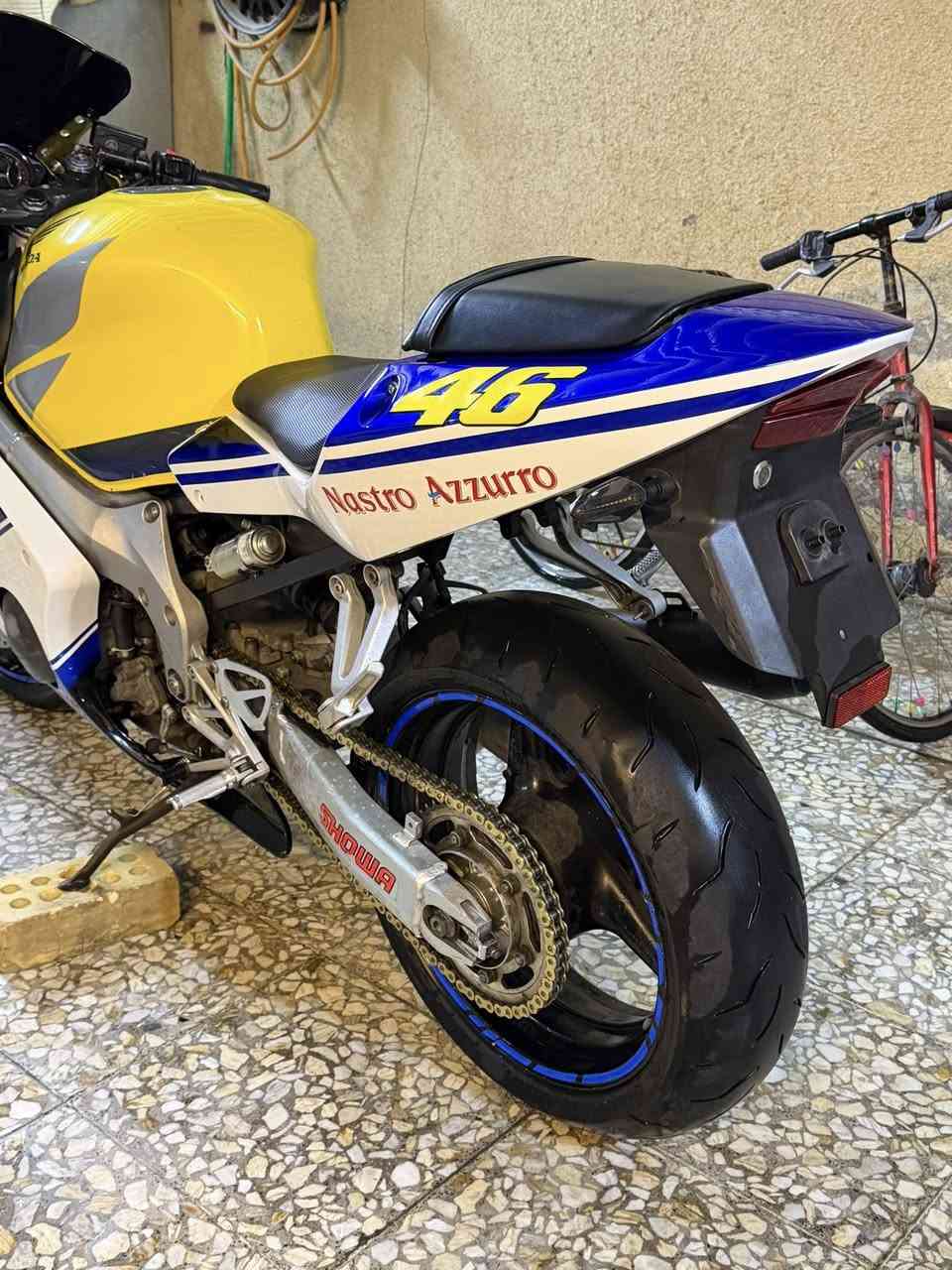 سلام عليكم
افوراي 2004 دراجة كفاله عامة عده الكفرات تجاري والاصليات موجودات بس تعبانات مكينه كفاله برغي ممفتوح بيها تايرات جدد باتري جديد الدراجة  نظيفة بدون اوراق
رايدها ب20 وبيها مجال قليل 
مكاني بغداد زيونة
*********** 
ماعندي خاص الي يريد يشوف الدراجة يتصل
