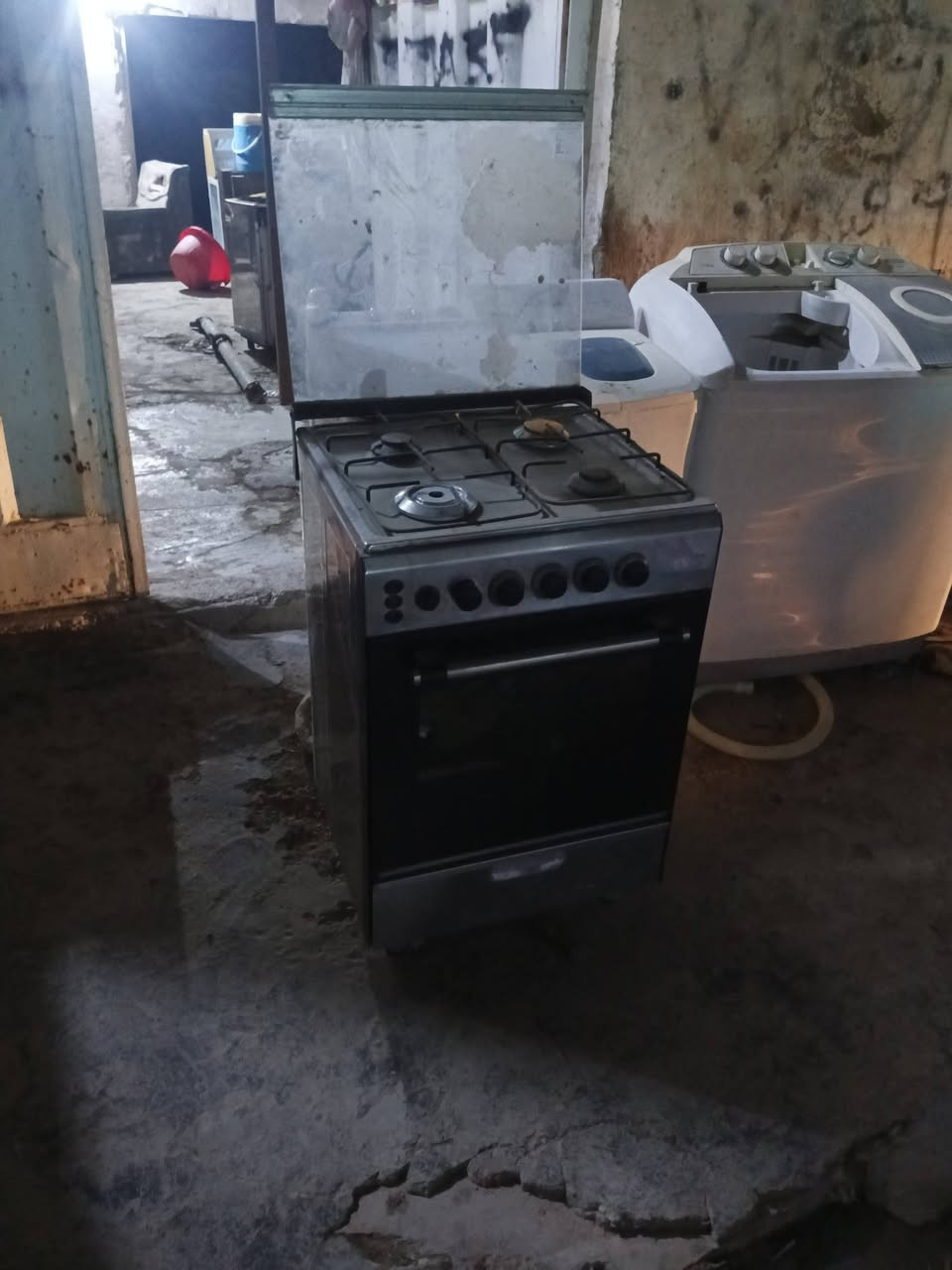 سلام عليكم
طباخ للبيع اربع عيون شغال 
السعر 75 رقم الهاتف ***********
