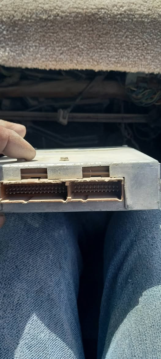 غراض بهبهان تسعينيه للبيع موجود كاردن وجام ومكائن جام وصليب ستيرن وموجود وركات صفحه وحده مع التراجي الشراي يتصل على الرقم *********** واتساب
