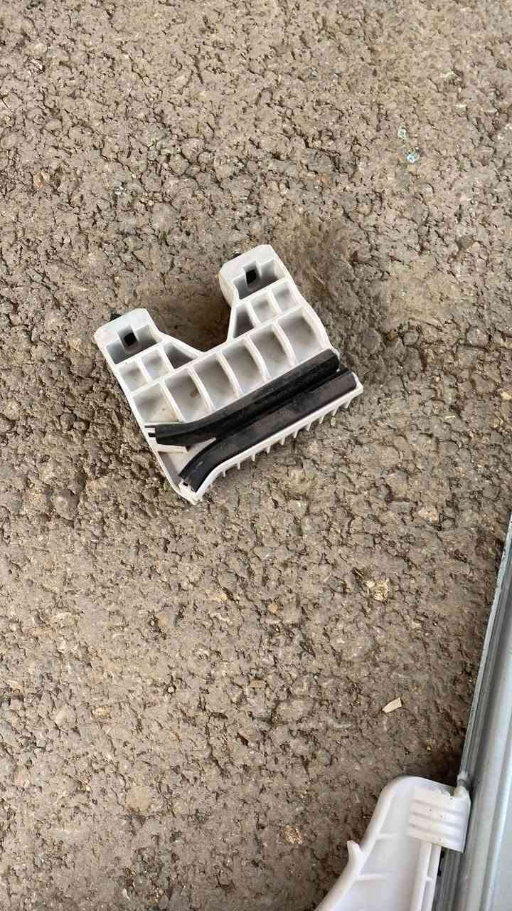 السلام عليكم
مكينه جام   وقفل باب وضفيره باب أكمله وماسكه دعاميه اماميه. ***********
