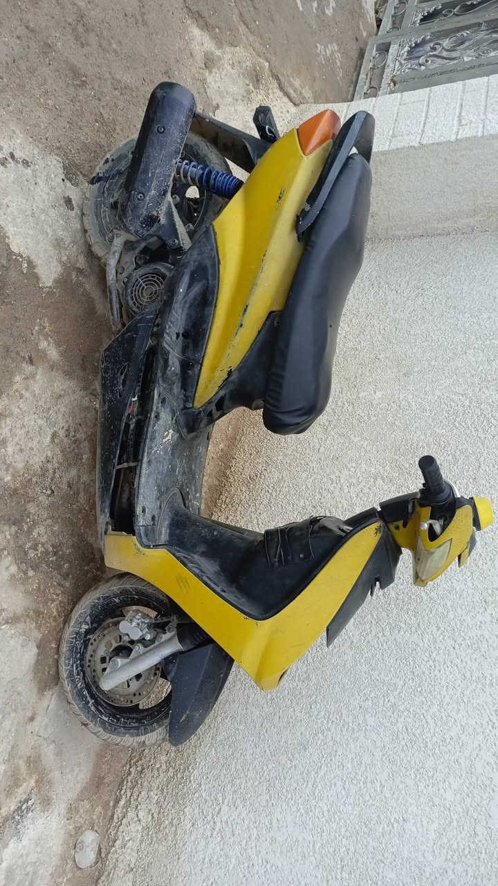 دراجه كلشي شغال بيه  الدراجه خير من لله ماكو شي بيه واكف كلشي شغال تايرات نضيفه كلشي نضيف السعر خاص
رقمي بيه وتساب ***********
