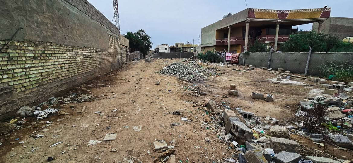 السلام عليكم ورحمة الله وبركاتة .
قطعة 250 متر . واجهة 7ونص ونزال 33 
طابو زراعي سند 25 
العنوان. الكمالية  نهاية شارع المصرف  قبل السدة .
شارع عريض تشجير ٥ امتار . وبيها كل الخدمات . ماء . مجاري وكهرباء . 
للاستفسار . الاتصال على الرقم . *********** .
