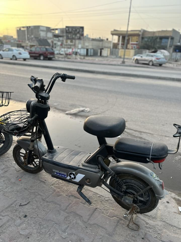 دراجة حجم 14 للبيع نضيفة كهربائيات كلهه شغالة نمر گلوبات أشاير يمنى يسرة بطاريات عدد 4 جدد 
شغالة كاملة ومكملة جاهزة من كلشي للبيع ب150 الف قفل ***********
