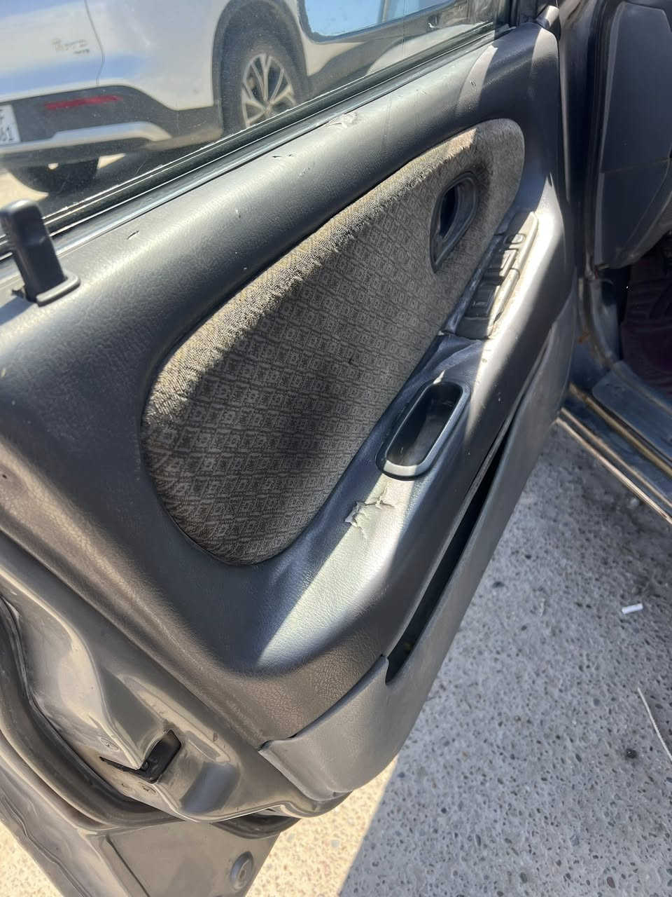 السلام عليكم للبيع 
بروتون 2002 مطلوبه 
كير ومحرك شرط لاينقص ولايبخر تخم تايرات جديد صدرها مصلوخ صلخ كله نضيف وشرط كهربائيات كلها شغاله لايتات زنون باتري جديد باور جديد 
مكانها
تكريت 
الكشر شوفت عينك
الاستفسار
***********
