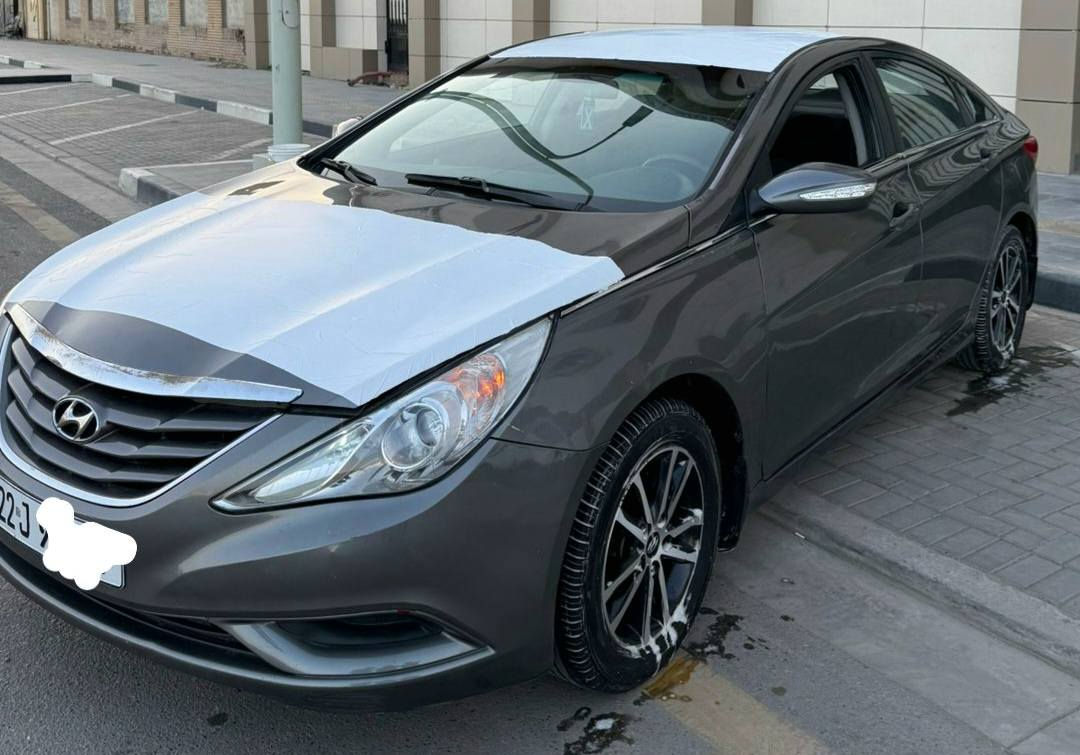 السلام عليكم للبيع او مراوس دخول جديد
سوناته 2014اصل 
لون فيلي   
كصتين  شغل باجات 
متومه شمالي أرقام وسنويه  29
نضافه 100/100
مكينه كير اكسل كفاله
مكينه دوش 2000 
مسجل دمام 9سماعات
كشن كهربائي +تدفئه
فقط فتحه 
تبريد ثلج  
نضافه كشر 100
نضافه داخل 100
حداده زيرو 
حجر بيئة موجود بلادي
تخم تاير جديد
ويل 17
سعرها 53  وبيه مجال ب
سياره خير من الله الف ما ذب عليه
مكان سياره بصره  
*********** واتساب فقط
