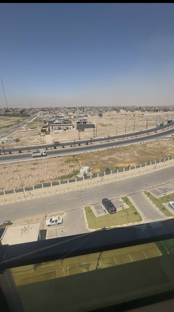 شقة للبيع في مجمع الشروق

🪧نوع العقار : شقه سكنية طابق 8

📍العنوان : مجمع الشروق 

📐 المساحة : 132م

📋التفاصيل: غرفتين +حمامات عدد2 

 صاله .استقبال .مطبخ كاونتر  كامل فصال تركي 

كاونتر كامل فصال تركي 

جدران الاستقبال مغفله بورق جدران تركي 

تغليف جدران الهول بديل الخشب +مرايه 

السقفوف ليدات اناره شمسي  

الحمامات وحده شرقي والثانيه غربي 

الشقة محدثه ديلوكس 

للاستفسار اكثر والتواصل 

الاتصال عل رقم 

‭0773 411 3016‬
