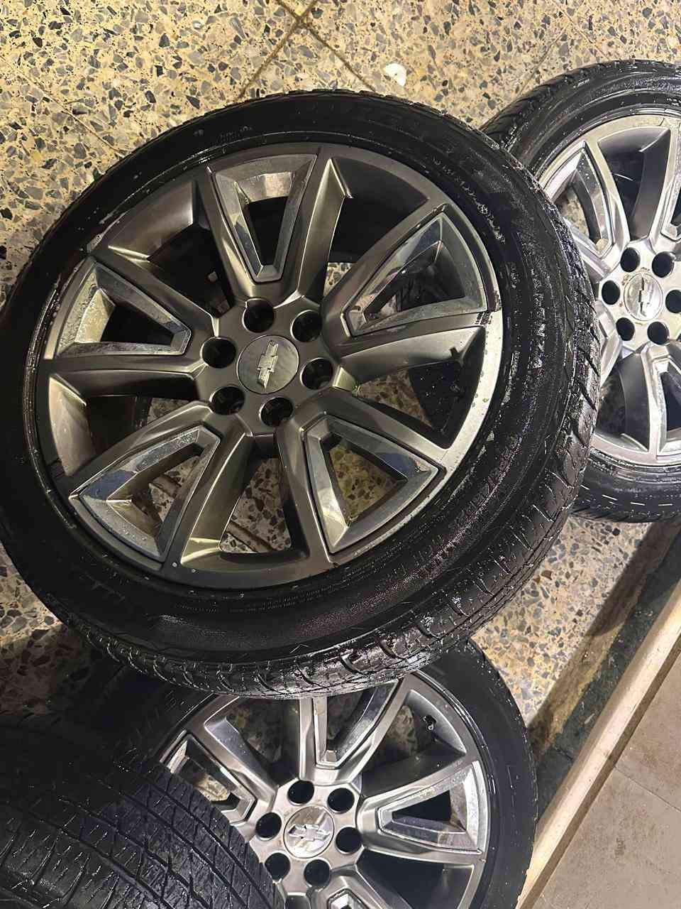 وياله تاهو خليجي للبيع
حجم 22 السعر 8 ورقات 
او الاتصال ***********
تايرات برجستون
