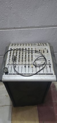 مكسر • ٢ سماعات • يشغل ٤ سماعات