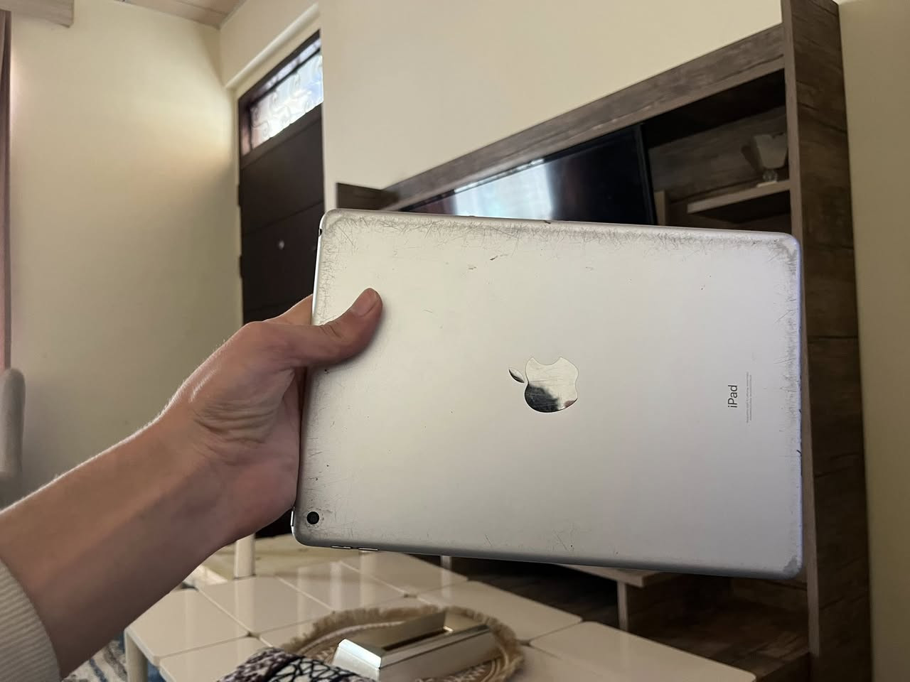 ايباد 9 ذاكره 64
مستبدل فقط بطاريه. من شركه ابل قبل اسبوع مبدلها  
تاخذه على الفحص
السعر 200 الف
مع حافضه وشاحنه 
***********
