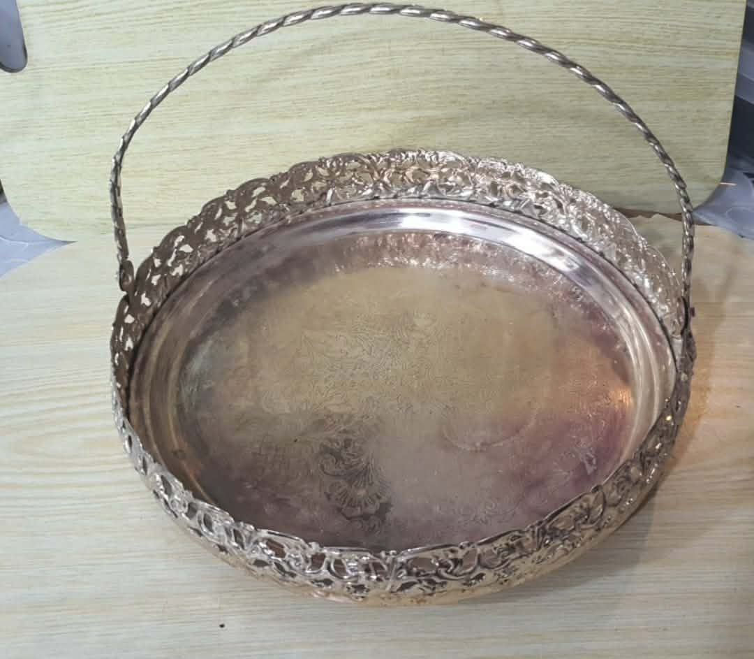 علب معدن وقدور معدن انتيك وصواني يتوفر توصيل


**إذا كنت صاحب هذا الإعلان وتريد حذفه لأي سبب، رجاءا أرسل رسالة إلى الدعم الفني**