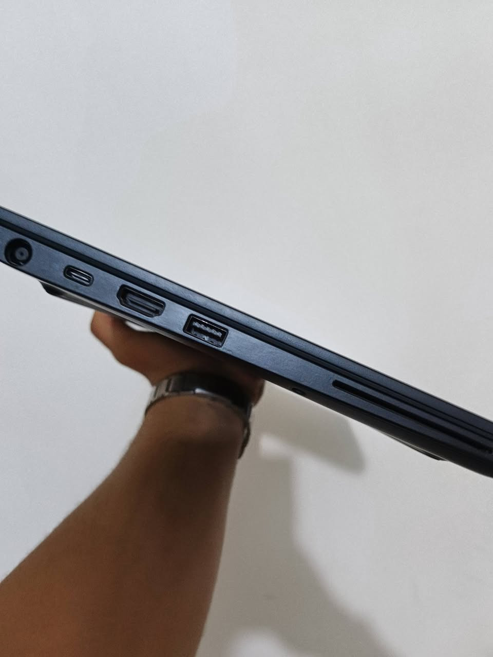 Dell Latitude 7280 السلام عليكم للبيع لابتوب
معالج Intel Core i5 جيل سابع
 رام 8GB m.2
 SSD 256GB سريع
شاشة Full HD واضحة ونقية
 بطارية ممتازة تكمل لحد 6 ساعات استخدام
خفيف وعملي للدراسة والشغل والاستخدام اليومي
يشغل العديد من الألعاب الخفيفة والمتوسطة بسلاسة
ويا حساب ستيم بي حصريات سبايدر مان الجزء الاول والثاني وبعد العاب انطيكيا وي الجهاز
يشغل برامج الاوتوكاد والفوتوشوب 
 ضمان 10 أيام
الجهاز نظيف وجاهز للاستخدام مباشرة، مناسب للطلاب والموظفين وحتى للاستخدام المنزلي.
مكاني بغداد
 *********** يوجد واتساب

السعر: 260 الف وبي مجال 

مستعجل على البيع
