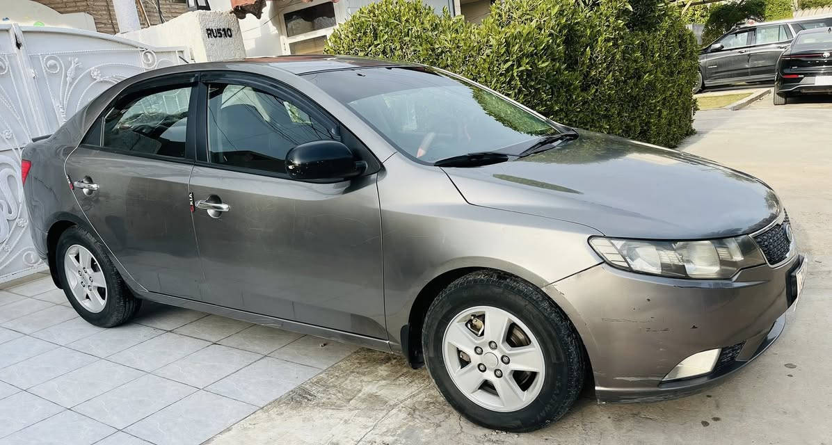 السلام عليكم سيراتو ٢٠١١ خليجي بدون صبغ فقط جاملغ امامي بي بارد جهة السايق بيه شخوط بدون نقص مكان السياره بغداد العامريه السعر ٩٨ وبيه مجال بسيط للتواصل ***********
