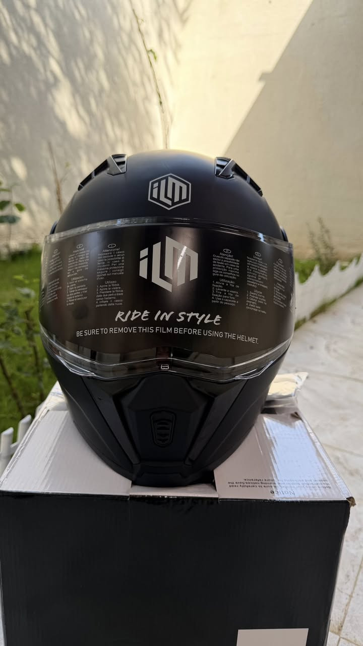 خوذة بالة الماني نضافة 100‎%‎ جديدة بل ستكرات ولكتلوك مالها ماركة iLM معروفة يمي عليها خصم 50 ‎%‎ اقل من سعر الوكالة مع الضمانات 
حاصلة علا شهادة DOT الحقيقي السلامة والامان 
تحتوي علا فتحات تهوية وفتحات مانع الضباب 
وحاصلة علا شهادة ECE 
مضادة للخدوش ذات طلاء ثابت 
تحتوي علا بطانة داخلية مريحة وثابتة
خوذة انطيك بيها ضمان علا القوة والمتانة مالتها تصعد فوكاها مايهمني وزنك اذا فطرت او انكسرت فلوسك ترجعلك   
فدوة اروحلك لا تعلق مارد تفضل خاص اوخابرني 
تواصل ماسنجر او علا رقم ***********@إشارة
