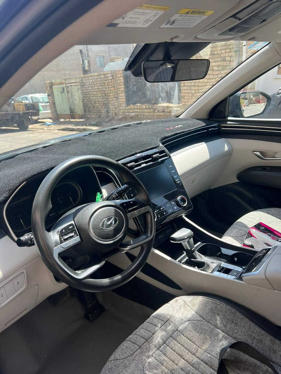 هونداي توسان موديل 2022 امريكي فول مواصفات عدى الفتحة
‏
‏تشغيل عن بعد
‏بصمة ابواب 
‏بصمة تشغيل
‏تدفئة بالكشنات 
‏تحكم مري
‏رادارات
‏قيادة ذاتية
‏محرك 2500
‏باتري جديد
‏تخم تاير جديد 
‏دوشمة الكشنات
‏سيباية شادلهة
‏صدر السيارة ممتاز والحمد لله نعومة بالقيادة مريحة جداً
‏
‏سيارة حيل نظيفة وجديدة ما شاء الله وبالعافية على الياخذهة ماشية ٦٥ الف محرك نشط ما متعوب دهن من اسبوع مبدل واحسن نوعية 
‏كير محرك لغود شاصي تكم مكفولات شرط الفحص وبالسونار
‏رقم بغداد والتحويل مباشر
‏#عليها_غرامة 50 الف فقط
‏
‏للاستفسار اكثر الاتصال على الرقم : ***********
‏العنوان / بغداد _ الدورة 
‏#السعر 172 ومجال قليل جداً
