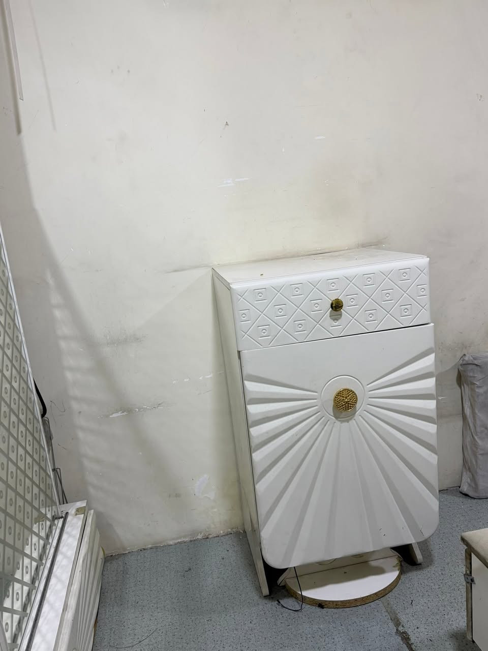 غرفة نوم ضخمه للبيع بها اضرار بسيطه بل شازلون ومرايه العنوان بغداد البنوك
+964 774 422 0333


**إذا كنت صاحب هذا الإعلان وتريد حذفه لأي سبب، رجاءا أرسل رسالة إلى الدعم الفني**