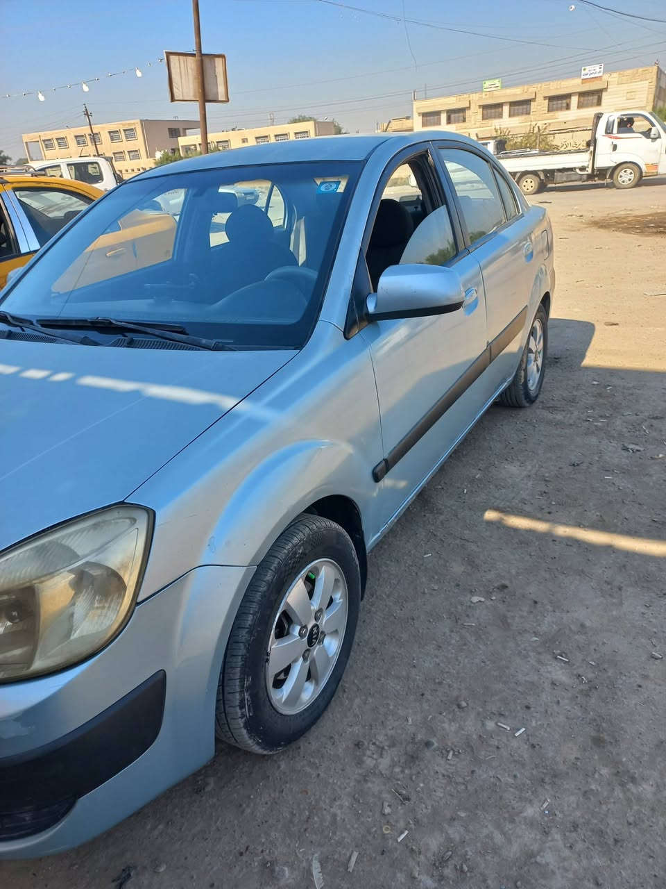 كيا ريو 2007 وارد امريكي مكينه 1600 حادثهه دعاميه اماميه كير مكينه تبريد شوي بي ضعف كهربائيات كامله مكمله السعر 70 وبيهه مجال رقم بغداد انكليزي بااسمي الاستفسار رقم *********** مكان السياره بغداد حي النصر
