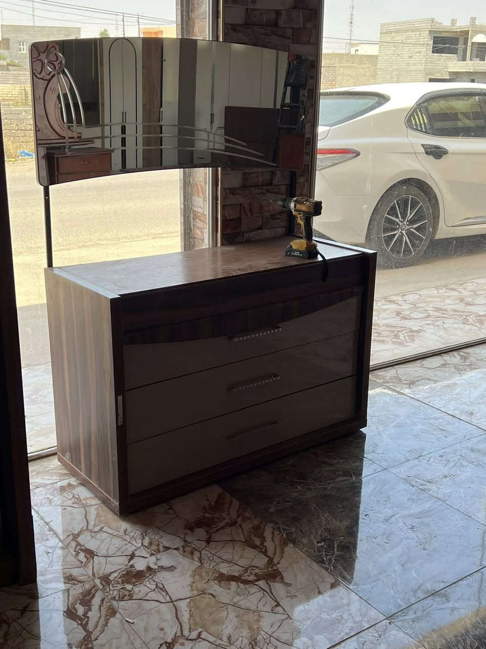 غرفه تركيه مستعمله لبيع السعر 400 وبيها مجال 
محلات الحنشول السده 
***********
***********
