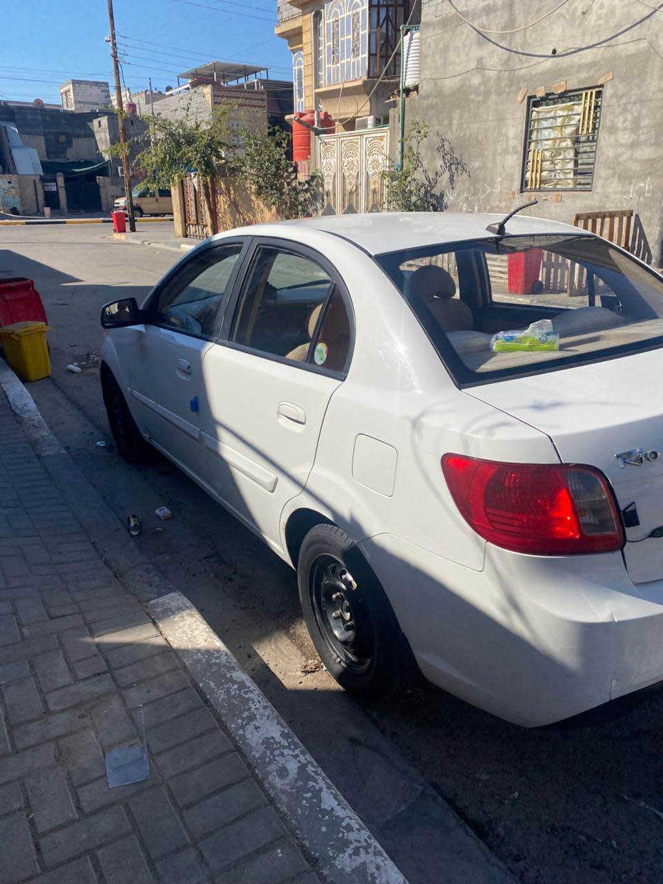 كيه ريو 2011 ابيض خليجي 
مكينه كير كفاله البدي مثل الي بالتقرير 
سنويه لل2027 وراعيها يريد تحويل
صبغ بابين ومدكر والتكمه الي بيناتهن
وربع بل قماره  سعرها 75 
*********** البصرة, العراق
