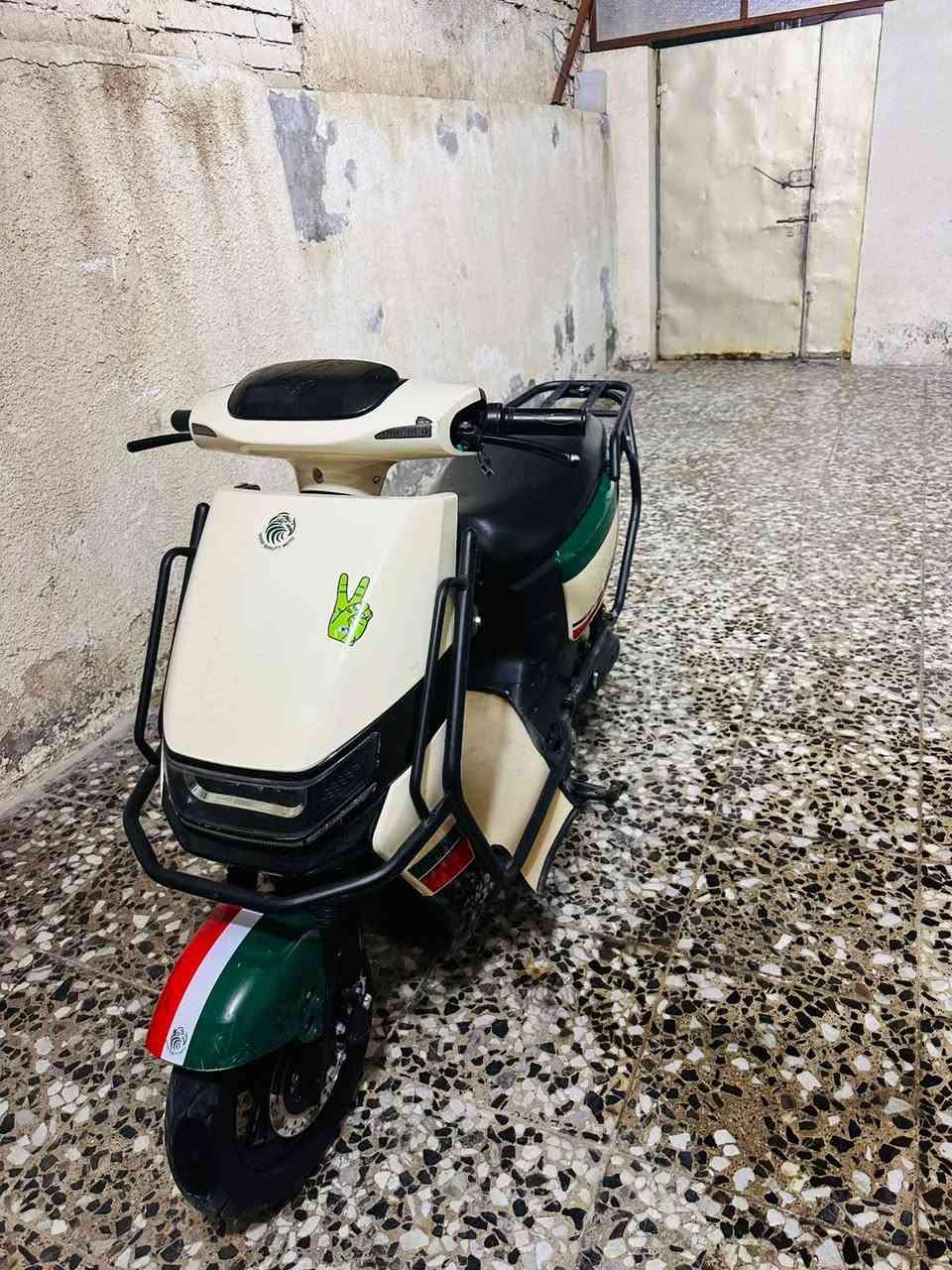 سلام عليكم دراجه شحن دراجه جديده كلش مابيهه اي نقص ماصالهه هواي من شتريتهه كهربائيات شغاله شحن فول مواصفات 3 كير دراجه بيهه كير بك D/R 
الشراي لايكسر بيهه ب600 بيهه مجال ***********
