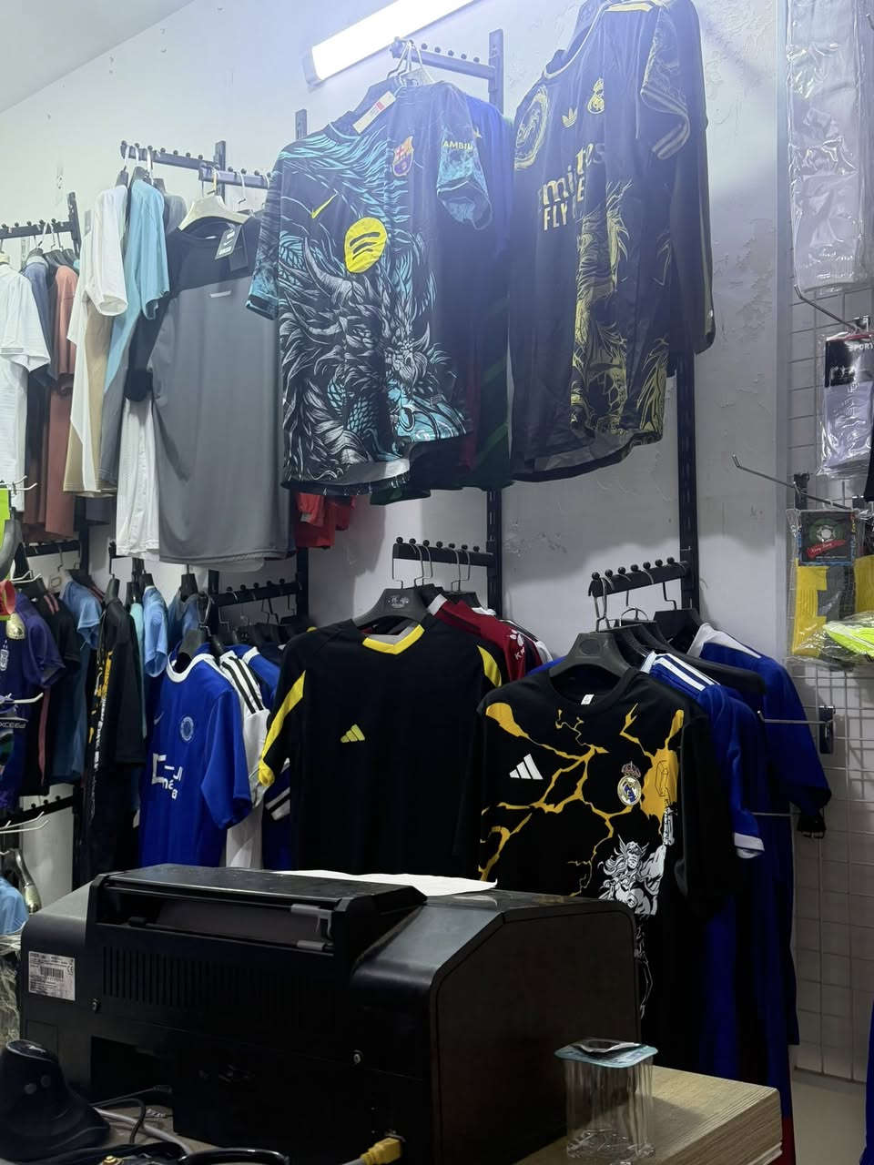 سلام عليكم
موجود شبجه جاروب
موجود حمالات 
موجود تعاليك
وحماله رف
وحماله حذاء
وسجج

تجهيز محل كامل لبيع شتريد موجود
مكاني بغداد


**إذا كنت صاحب هذا الإعلان وتريد حذفه لأي سبب، رجاءا أرسل رسالة إلى الدعم الفني**