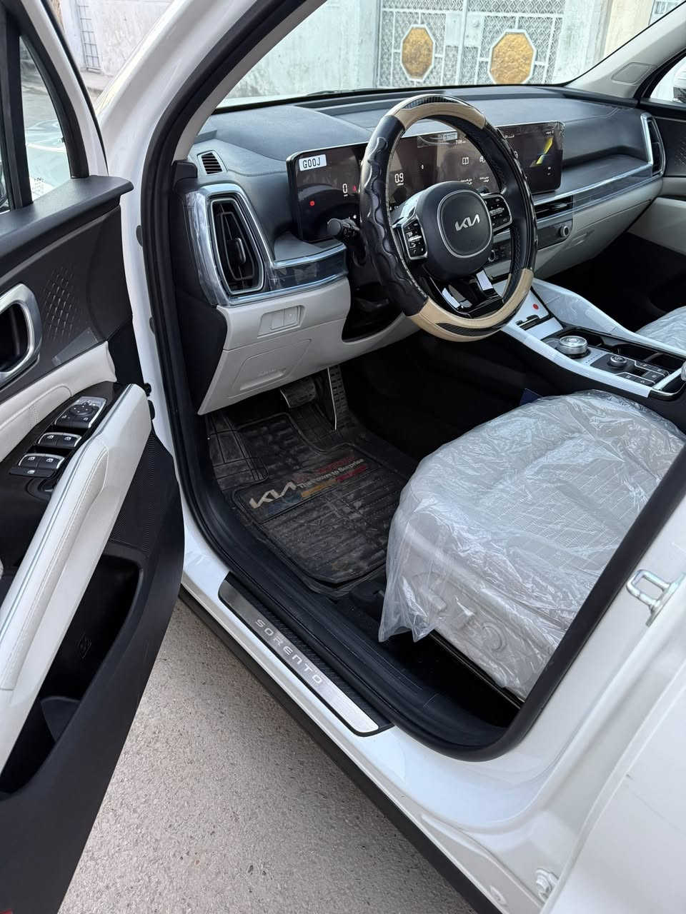 السلام عليكم 
سورنتو موديل 24 خليجي  
ضمان الشركة الدولية 
مكفولة كفالة عامة 
مواصفات معروفة 
محرك 6 سلندر 
ماشيه 18
ويل 19
رقم بغداد الجديد بسمي 
مكان السيارة بغداد 
السعر 318 
الاستفسار 
***********
