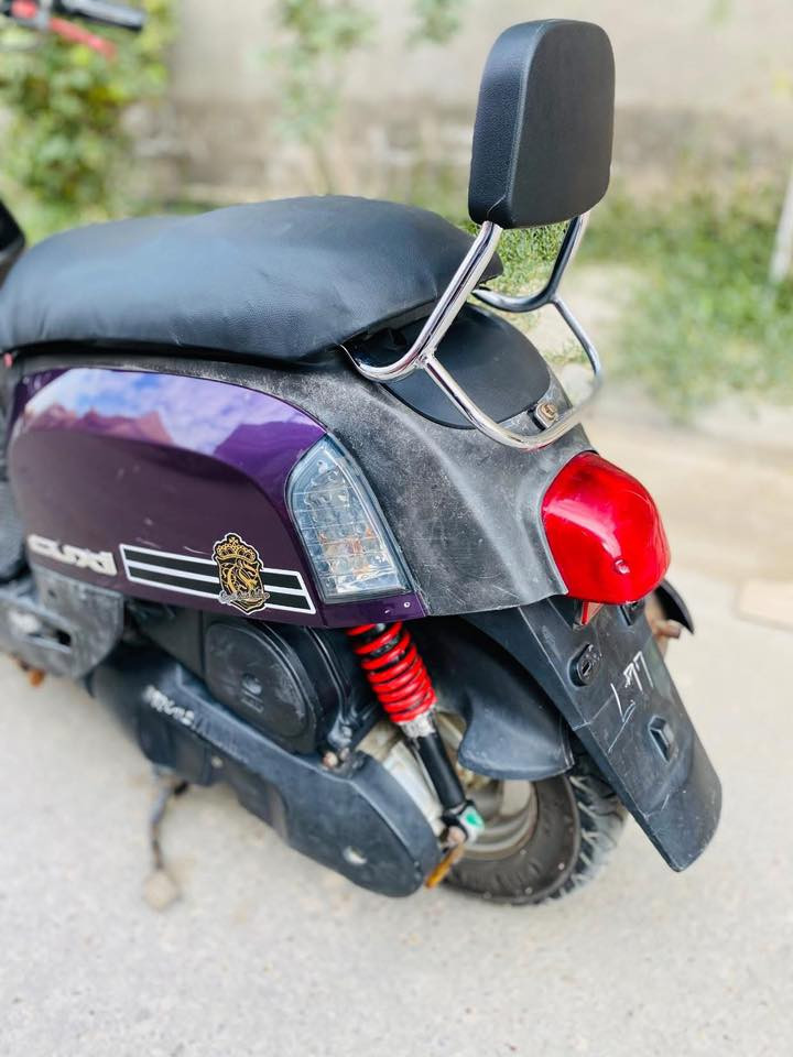 للبيع بوليسي دراجه جديده ماناقصه شي
سلف كهربائيات سكن عالي ناصي اشاير كله شغال بيه
 ٥٠ ابلاد ما مفتوحه كفاله شلعه معدل وجاهزه الدراجه
 السعر ٨٥٠ وبيه مجال 
مكان ناصريه مركز ***********
