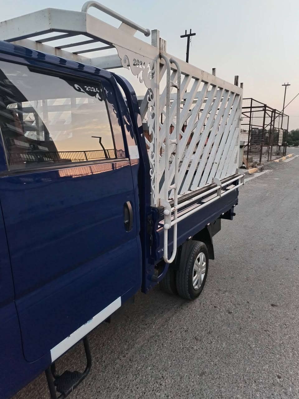 كية ٢٠٢٢ فول مواصفات داخل جلد عسلي   ٦  دكم  كشنات تدفئة تبريد كير اوتو ماتيك سيارة ومكفولة من صبغ  محجر زائد جادر جديد تحويل ثانيوم  الهاتف *********** ابوسيف
